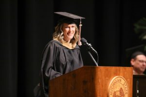 Tammy Hannah at the podium during the 2022 Executive MBA graduation ceremony