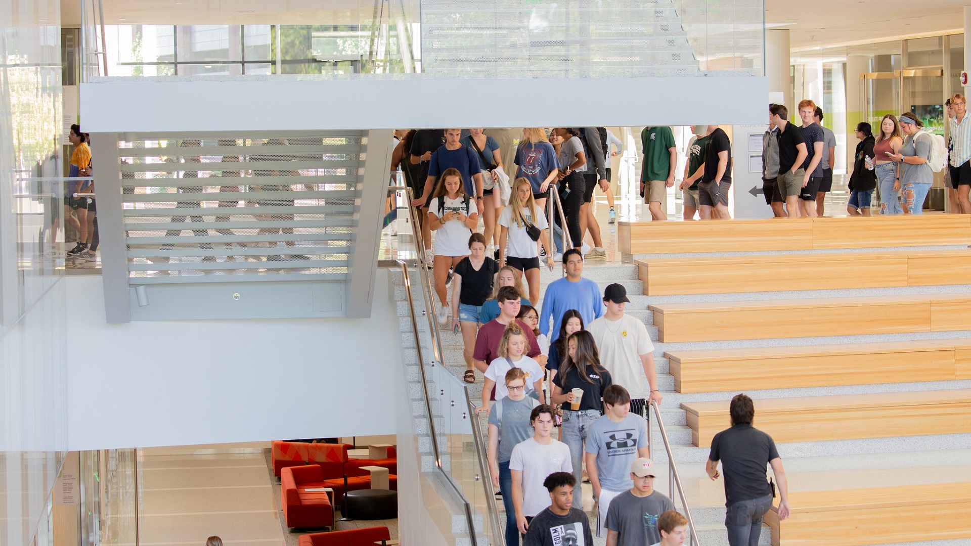Students fill the Minskoff Pavilion's grand staircase during Welcome Week 2022.