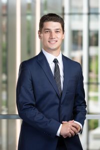 Hispanic MBA student Gustavo Dobrovolski Pereira headshot