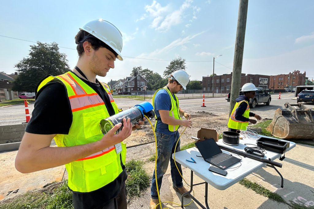 Motmot team working on a job site