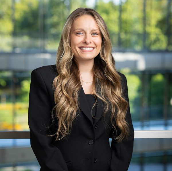 taylor dusseault headshot