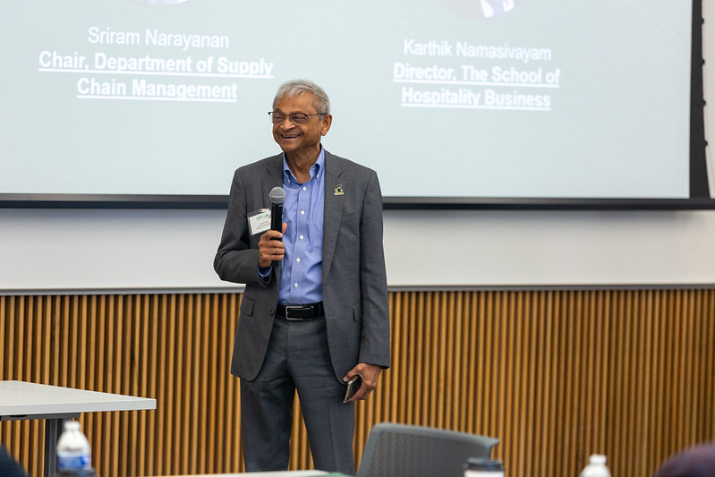 Karthik Namasivayam presenting at Fast Lab