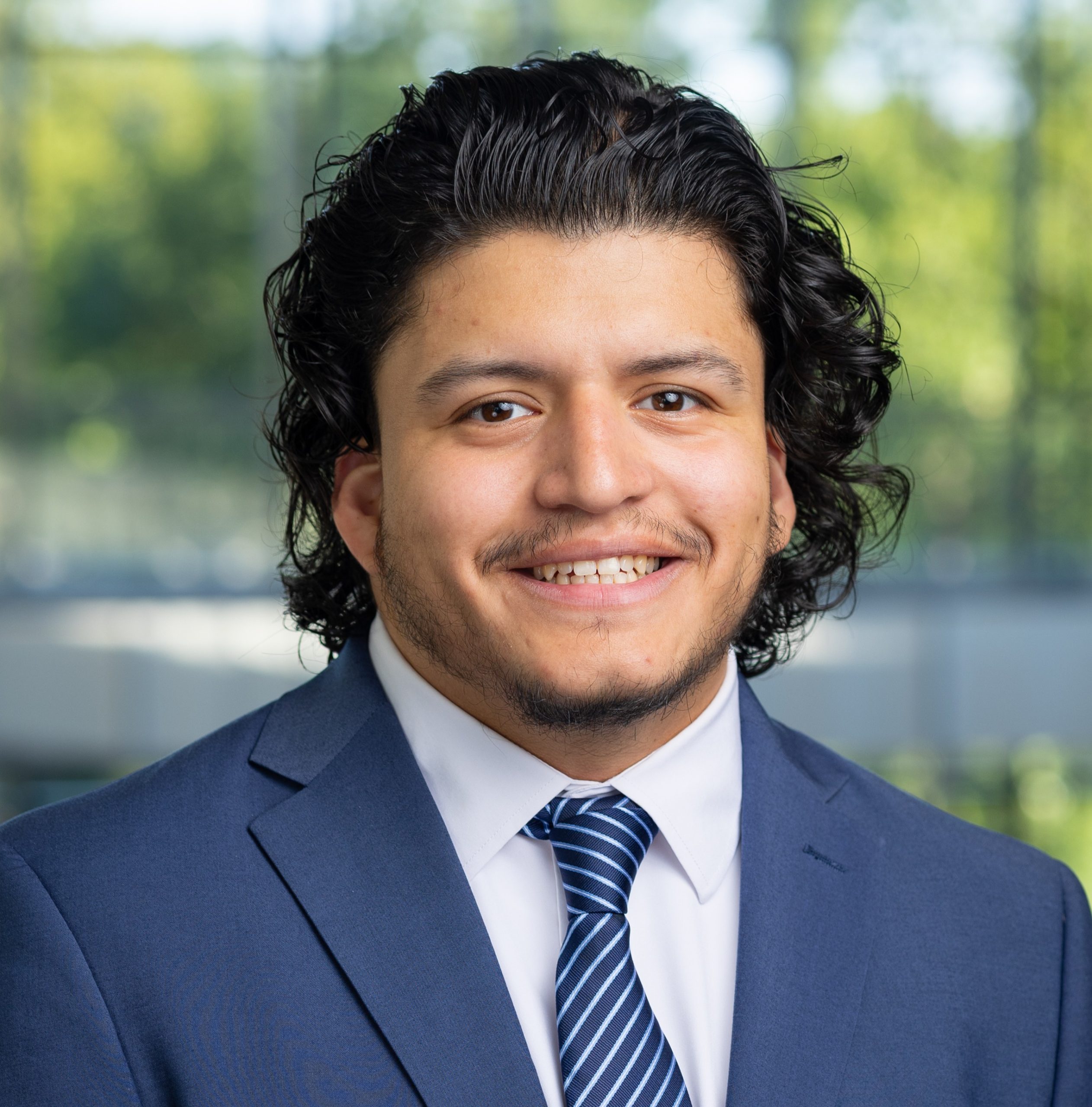 antonio rios headshot MBA