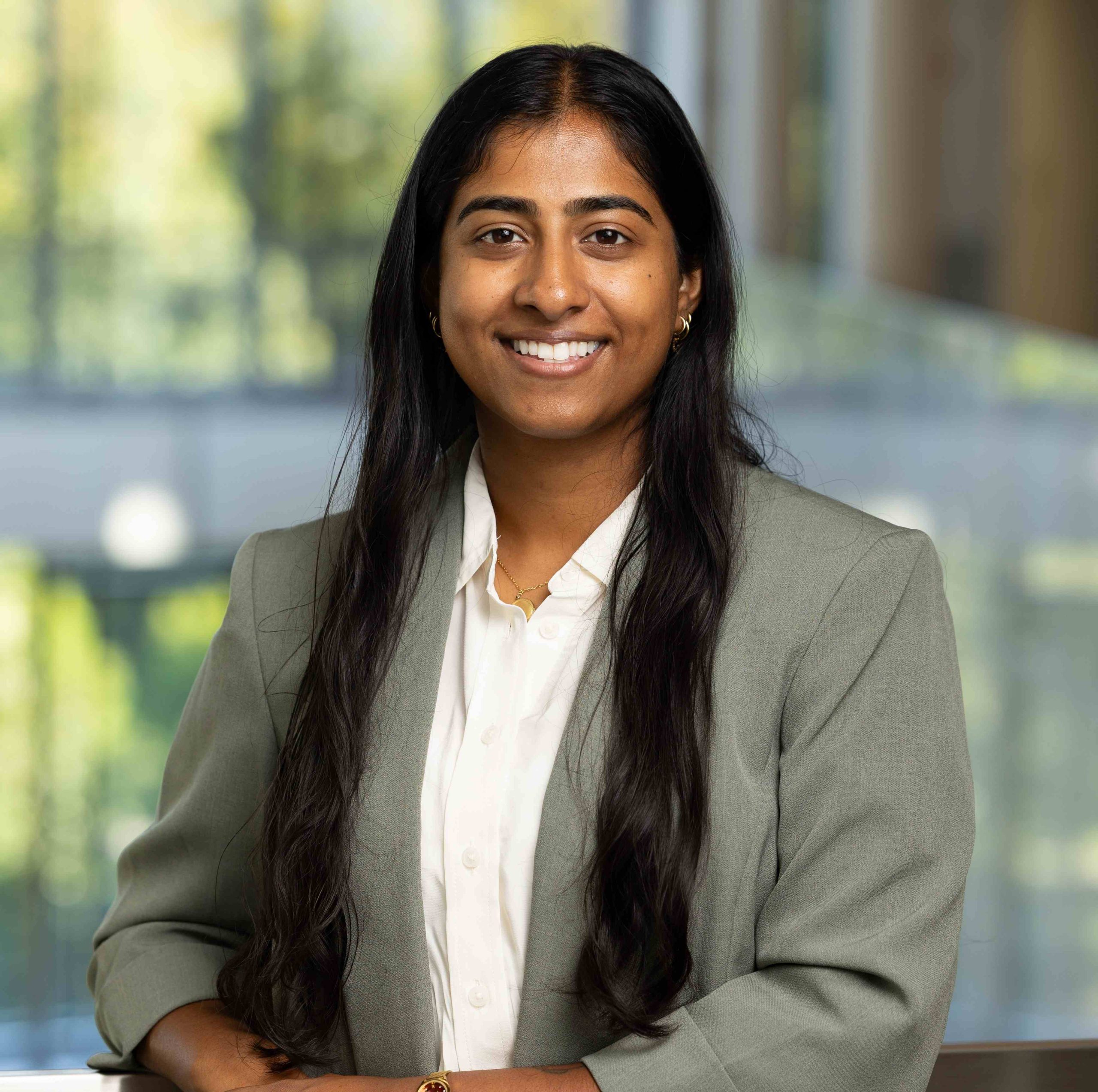 surabhi kumar MBA headshot