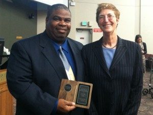 Darrell King receives Lewis Quality Award from Eli and Edythe L. Broad Dean Stefanie Lenway.